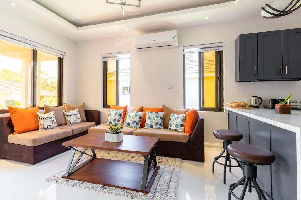 Sun Shine Luxury Villas 2 Bedroom Pool & Gym Ocho Rios St Ann Exterior foto